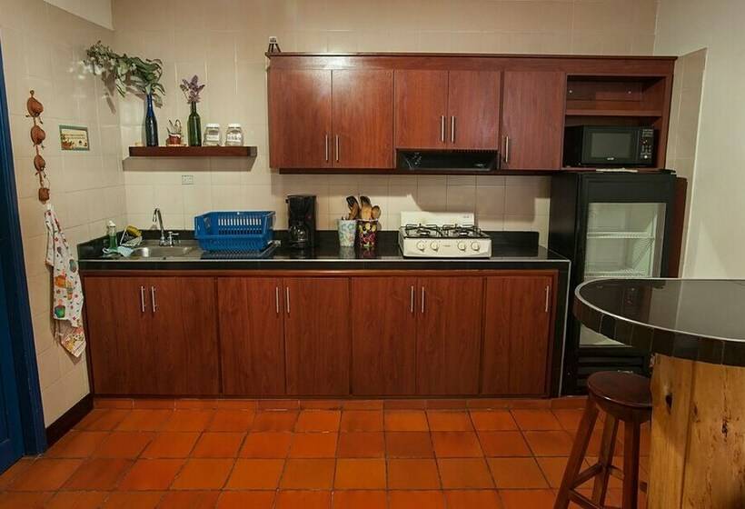تختخواب در اتاق مشترک, Casa Hospedaje La Bohemia