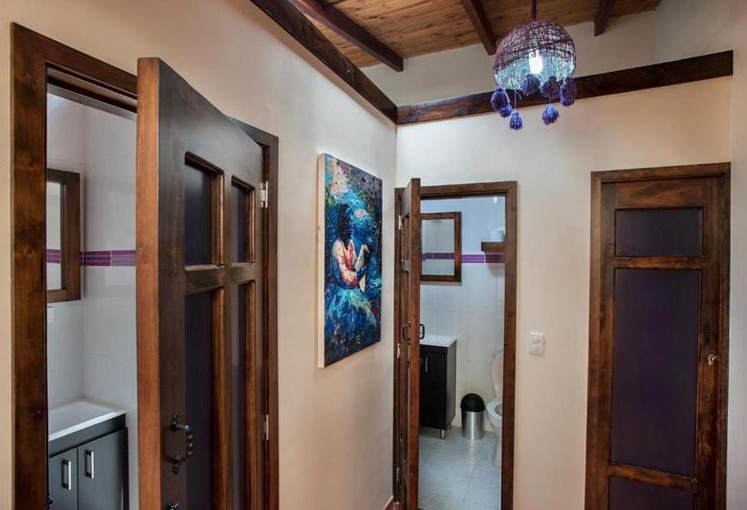 تختخواب در اتاق مشترک, Casa Hospedaje La Bohemia