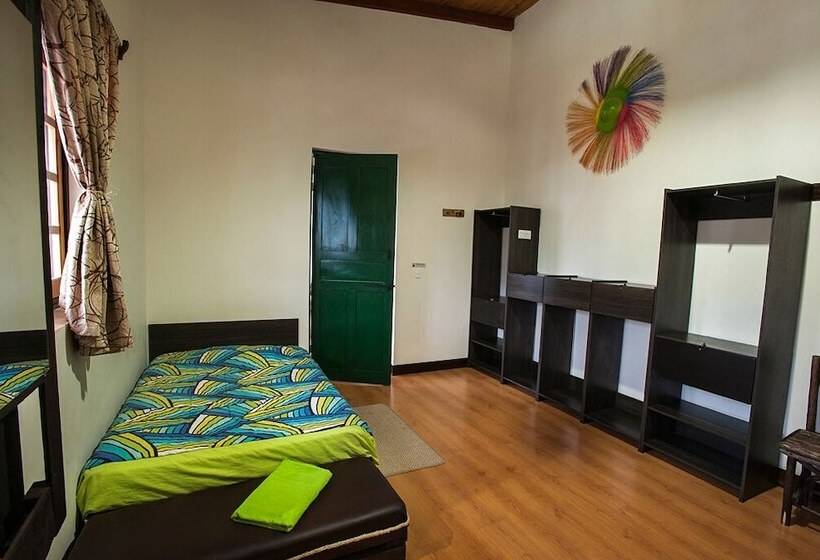تختخواب در اتاق مشترک, Casa Hospedaje La Bohemia