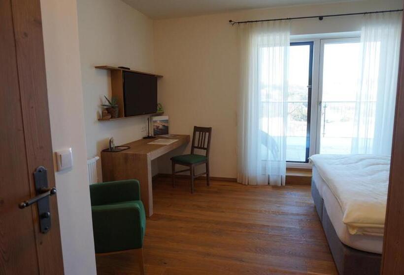 Номер Стандарт с Балконом, Weingut Und Gästezimmer Perner