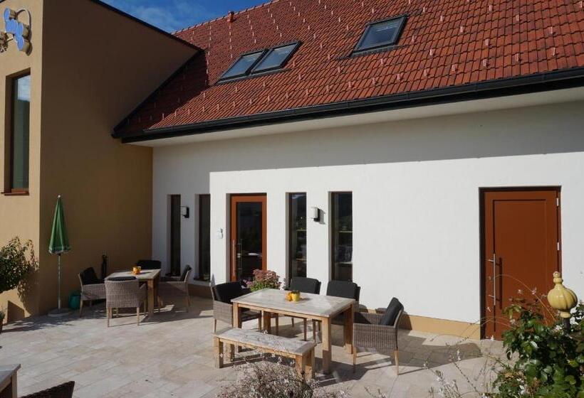 Номер Стандарт с Балконом, Weingut Und Gästezimmer Perner