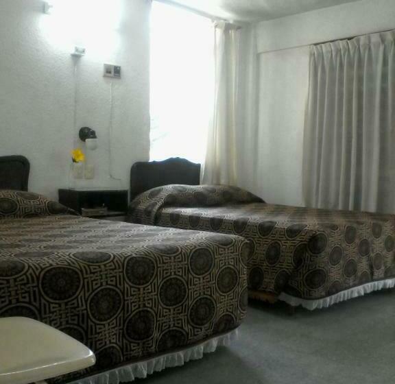 חדר אקונומי לארבעה, De Los Reyes