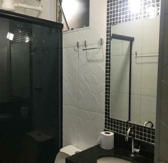 חדר סטנדרט לשלושה, Imperial Inn