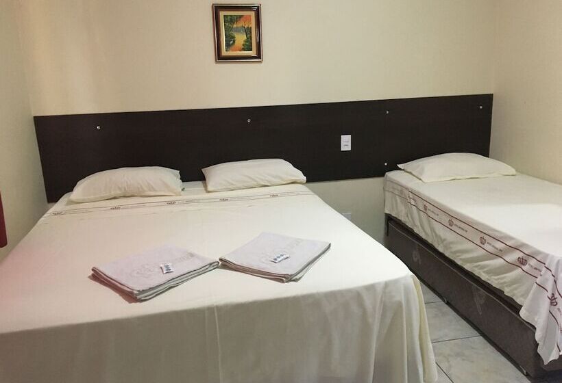 חדר סטנדרט לשלושה, Imperial Inn