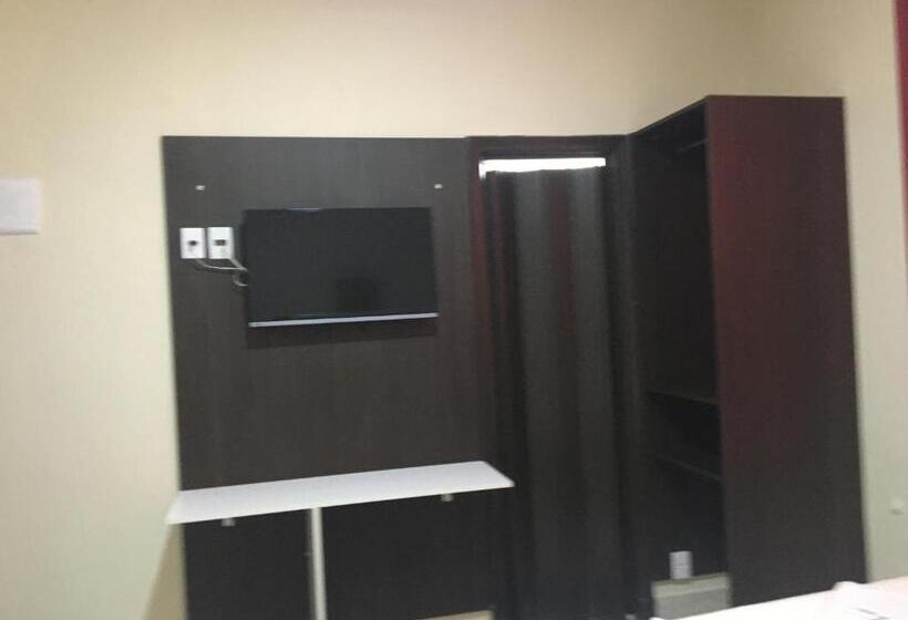 חדר אקונומי יחיד, Imperial Inn