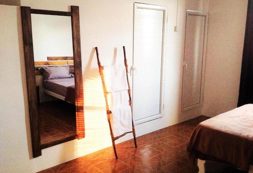 Standard Triple Room, Le Pôle