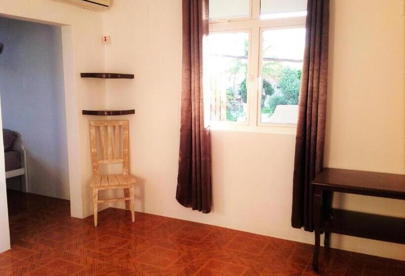 Standard Triple Room, Le Pôle