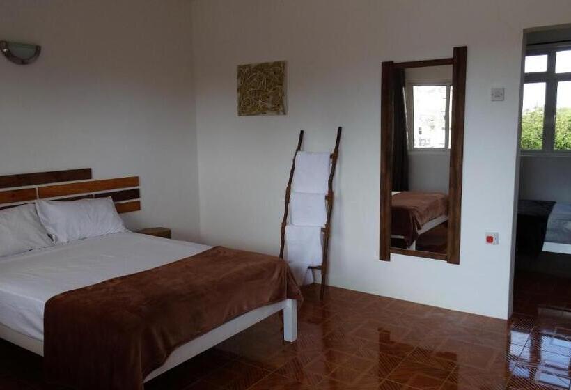 Standard Triple Room, Le Pôle