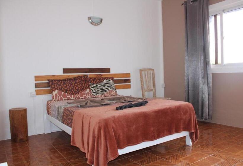 Standard Triple Room, Le Pôle