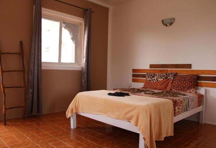 Standard Triple Room, Le Pôle