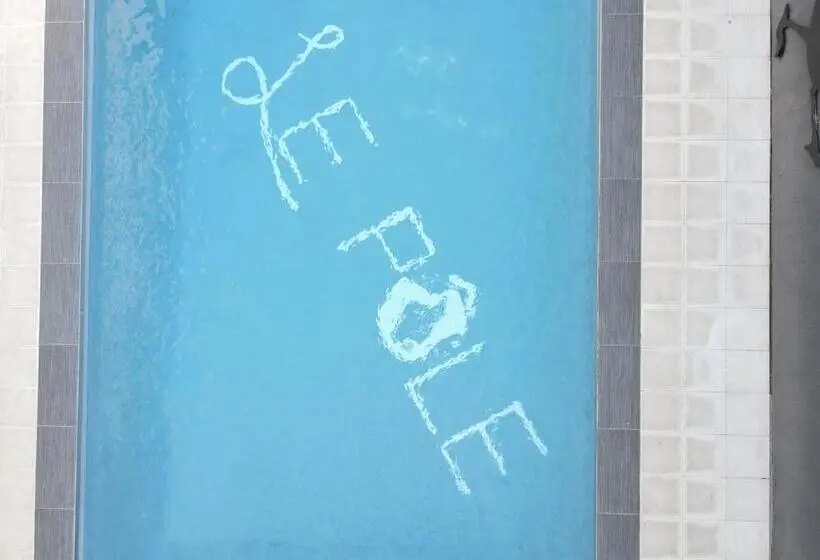 اتاق لوکس, Le Pôle