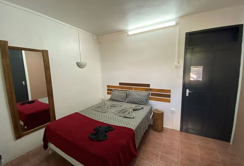 Standard Room Double Bed, Le Pôle