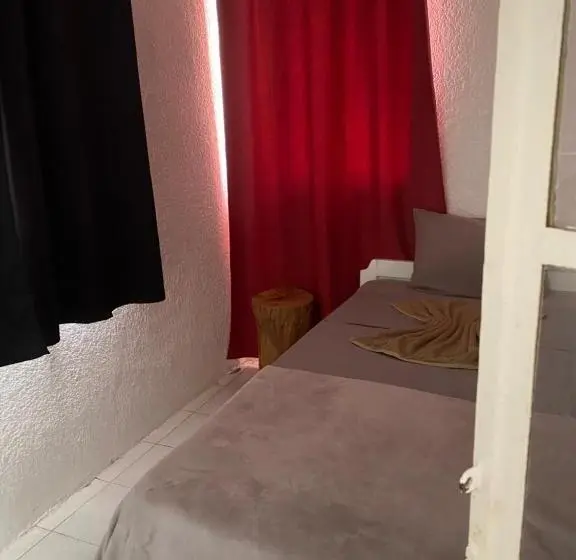اتاق استاندارد سه نفره, Le Pôle