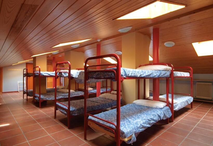 Кровать в Общей Комнате, Albergue Casa Salinas