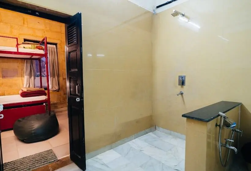 تختخواب در اتاق مشترک, Moustache Jaisalmer