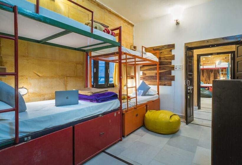 تختخواب در اتاق مشترک, Moustache Jaisalmer