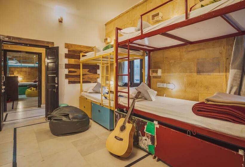 تختخواب در اتاق مشترک, Moustache Jaisalmer