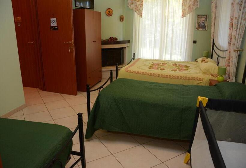 חדר משפחתי נוף לגינה, B&b Villa San Leonardo