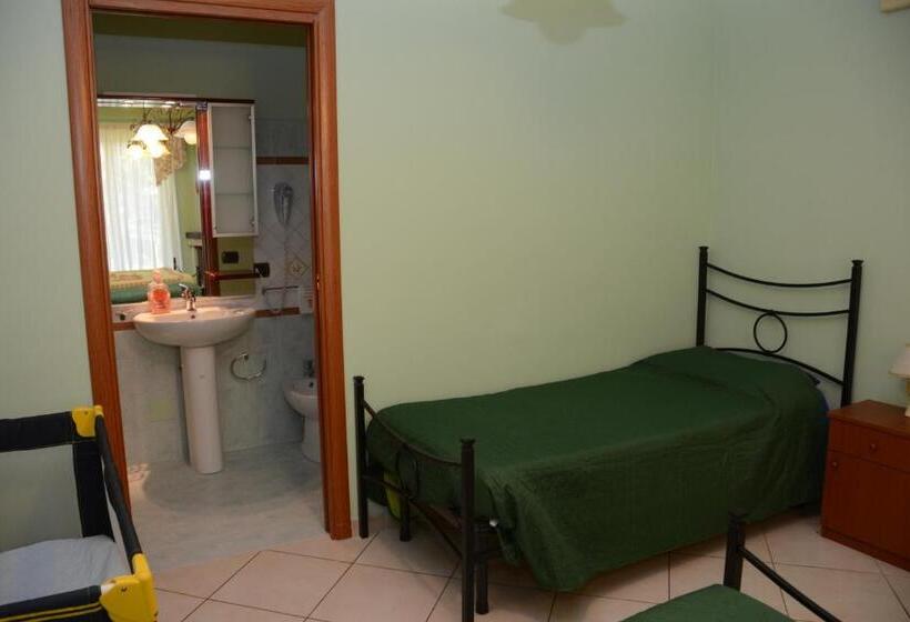 חדר משפחתי נוף לגינה, B&b Villa San Leonardo