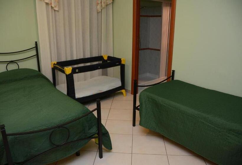 חדר משפחתי נוף לגינה, B&b Villa San Leonardo