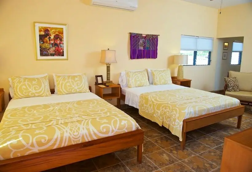 اتاق لوکس با چشم‌انداز دریا, Coral House