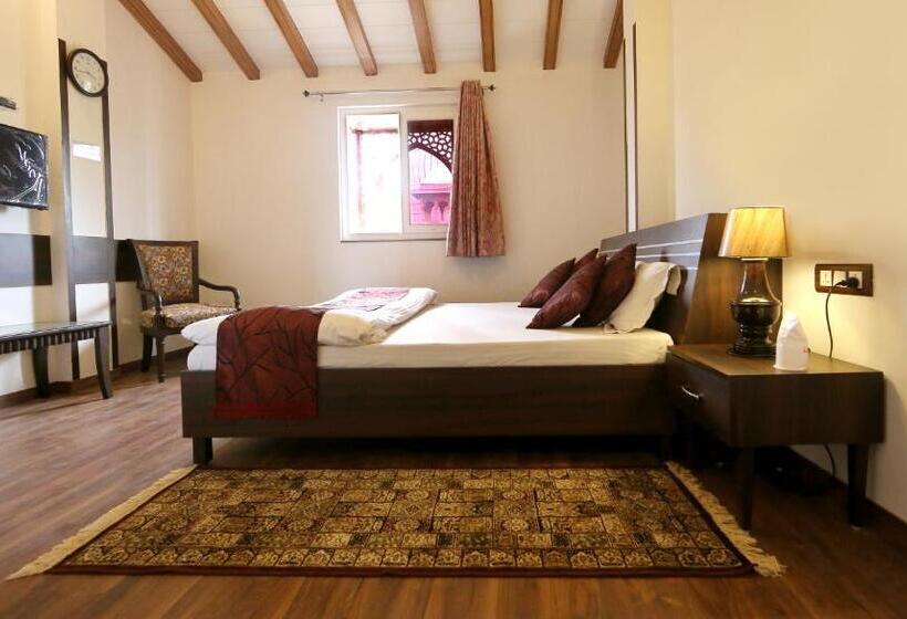 高级大房间, Aiwan E Shahi