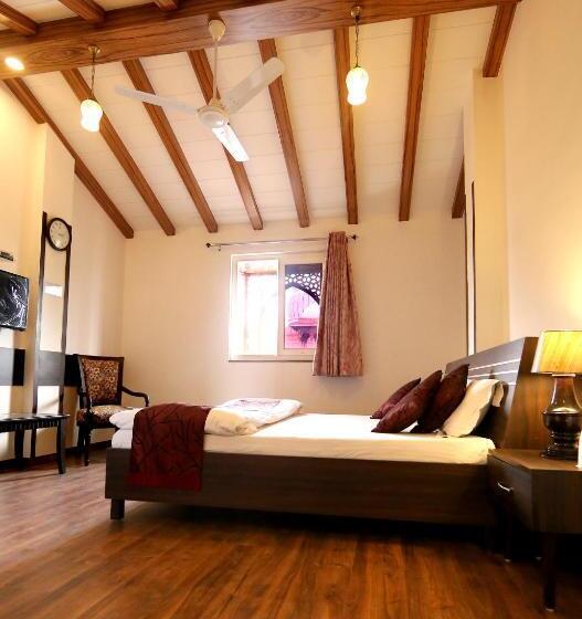 수피리어 룸, Aiwan E Shahi