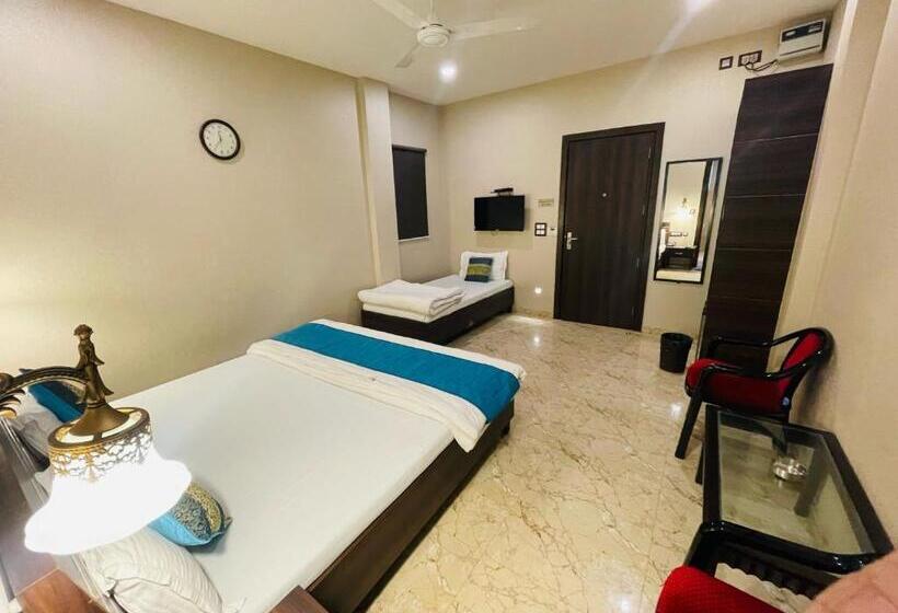 수피리어 트리플 룸, Aiwan E Shahi