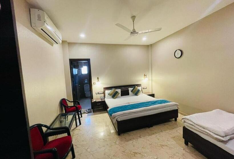 수피리어 트리플 룸, Aiwan E Shahi