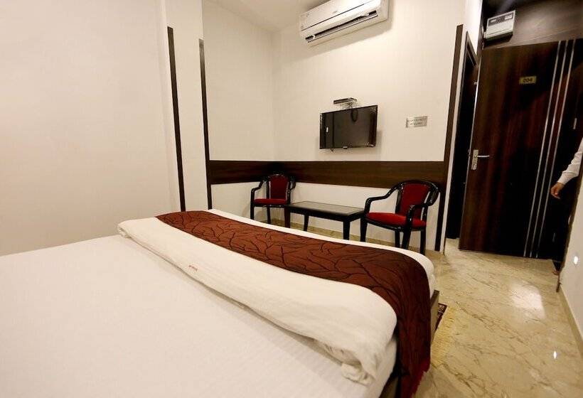 디럭스 룸, Aiwan E Shahi