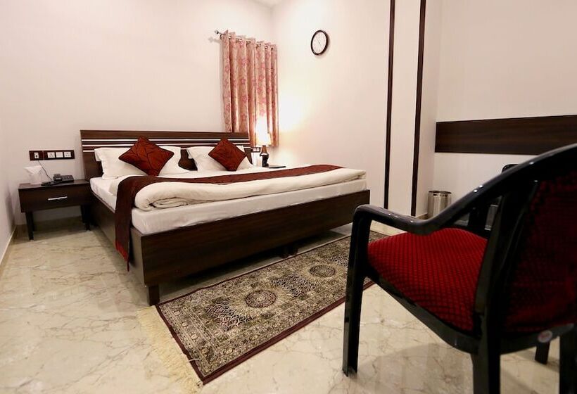 디럭스 룸, Aiwan E Shahi