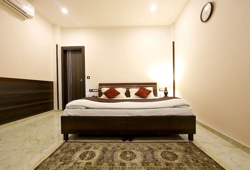 수피리어 트리플 룸, Aiwan E Shahi