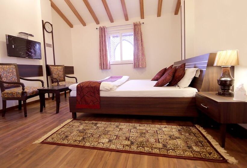 수피리어 룸, Aiwan E Shahi