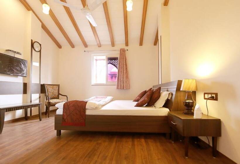 수피리어 룸, Aiwan E Shahi