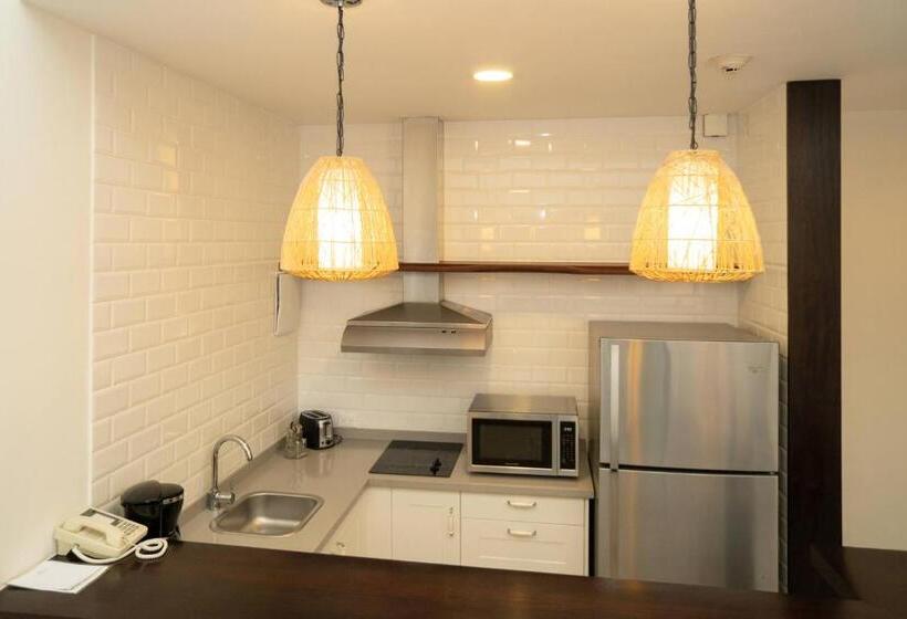 سوییت جونیور, Casa Hemingway