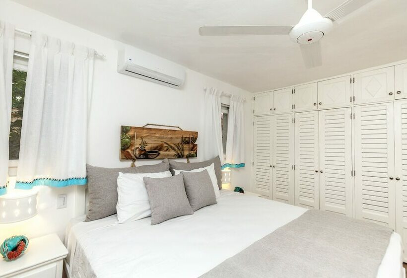 سوئیت جونیور با چشم‌انداز, Los Corales Beach Village