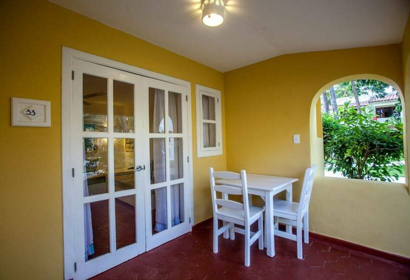 سوئیت جونیور با چشمانداز, Los Corales Beach Village