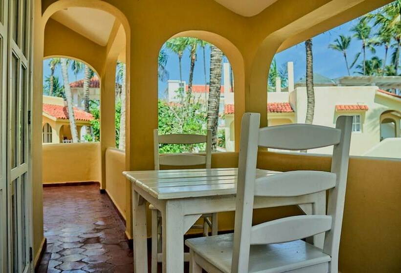سوئیت جونیور با چشمانداز, Los Corales Beach Village
