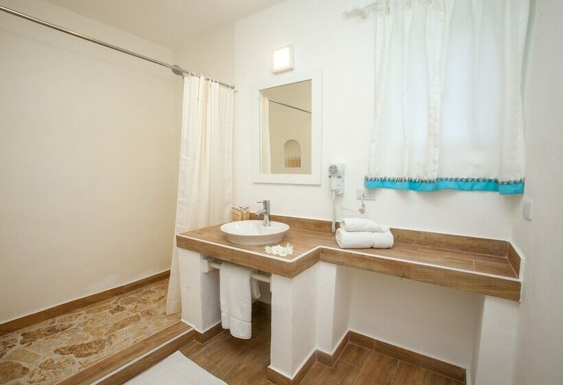 سوئیت جونیور با چشمانداز, Los Corales Beach Village