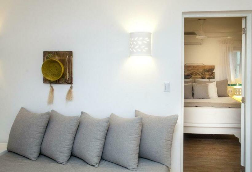 سوییت جونیور, Los Corales Beach Village