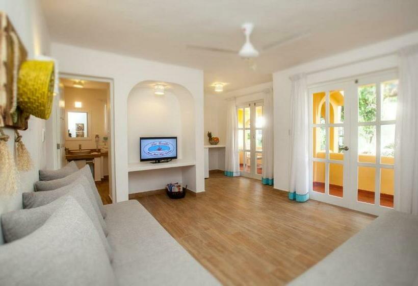 سوییت جونیور, Los Corales Beach Village