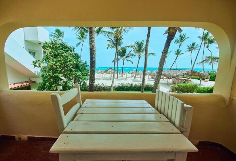 سوییت جونیور, Los Corales Beach Village