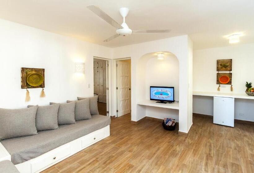سوئیت جونیور با چشم‌انداز, Los Corales Beach Village
