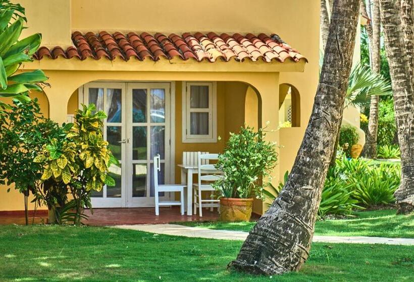سوییت جونیور, Los Corales Beach Village