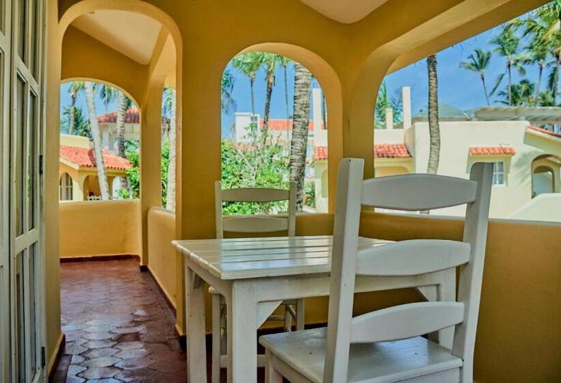 سوییت جونیور, Los Corales Beach Village