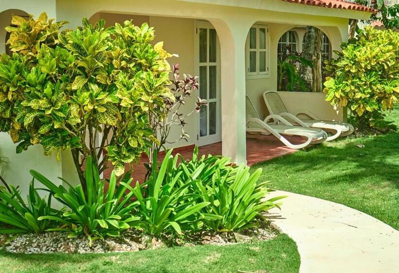 سوییت جونیور, Los Corales Beach Village