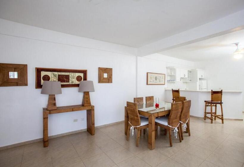 سوئیت مستر, Los Corales Beach Village