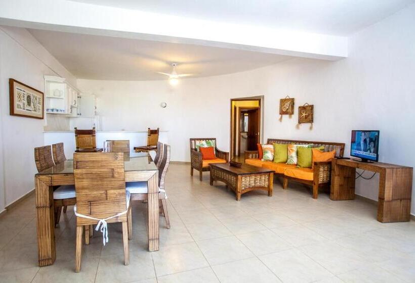 سوئیت مستر, Los Corales Beach Village