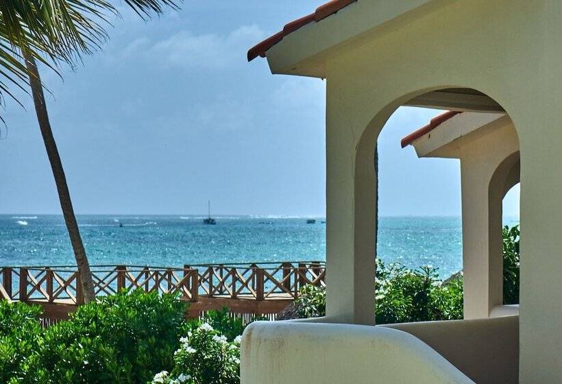 سوئیت جونیور با چشمانداز, Los Corales Beach Village