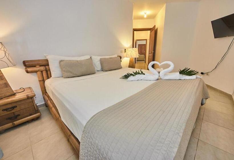 سوییت سوپریور, Los Corales Beach Village